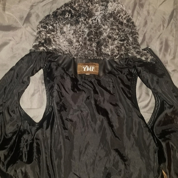 NWOT YMI Hooded Faux Fur Zipup Vest - Picture 3 of 4